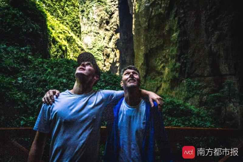 愤怒回击泰晤士报污蔑！英国父子：没来过中国就不要随意评判