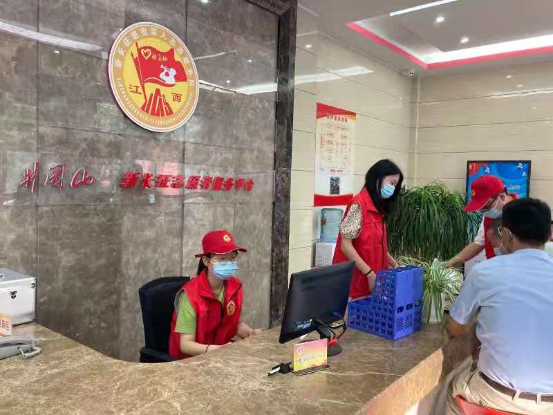 分别40年的老兵重逢，退役军人“尊崇工作法”在赣落地生根